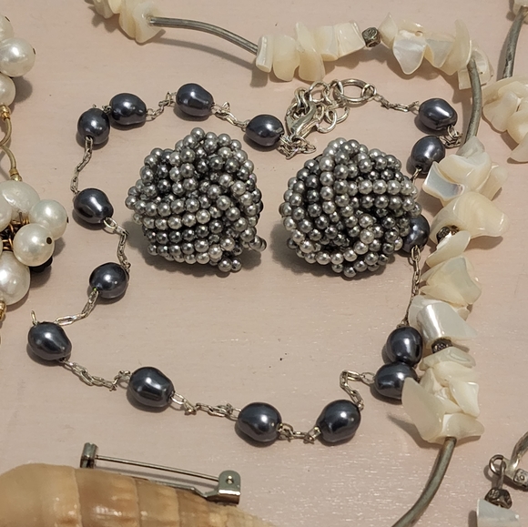 ๐๐โโ๏ธVintage Jewelry Lot Sea, Summer Real Pearls, Mother Of Pearl Earrings - Picture 2 of 10